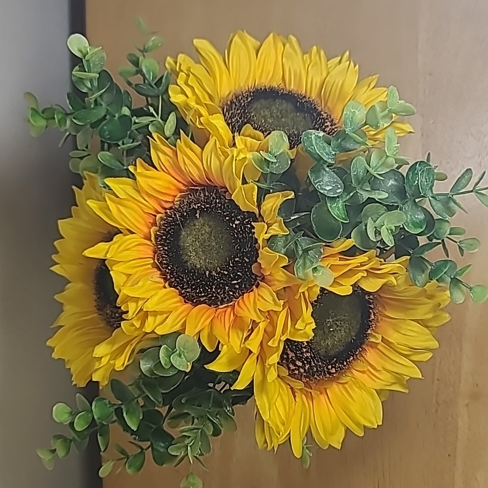 BEAUTIFUL sunflowers 🌻 in ceramic picture - Picture 6 of 6